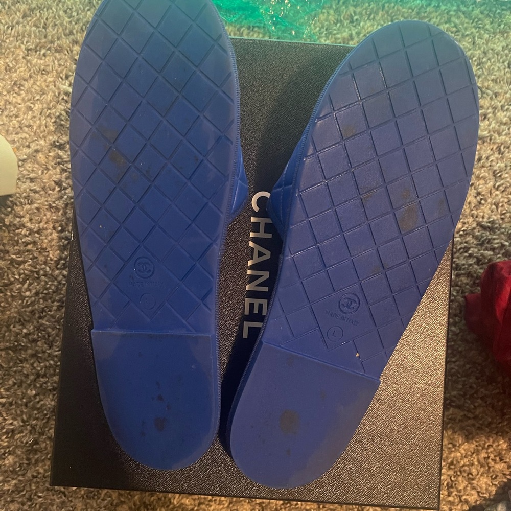 Chanel Slides - Picture 2 of 3